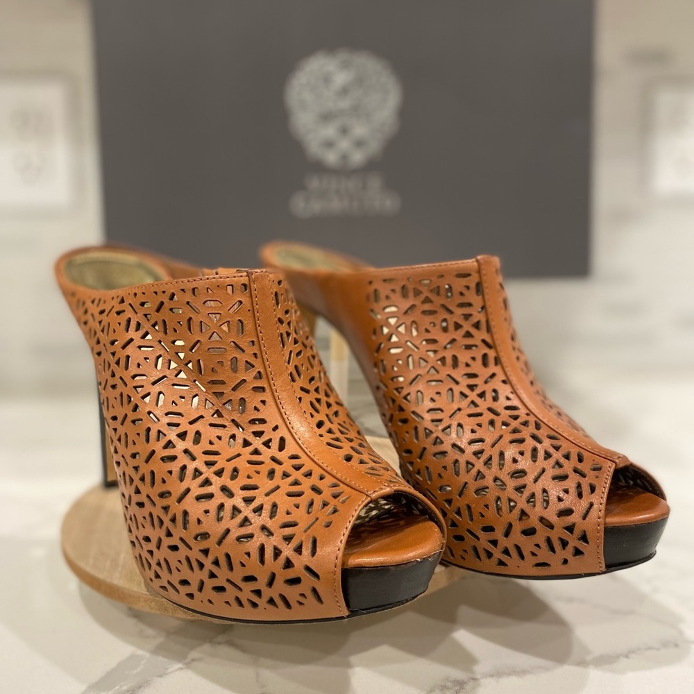 Vince Camuto slip on heels size 9 1/2
